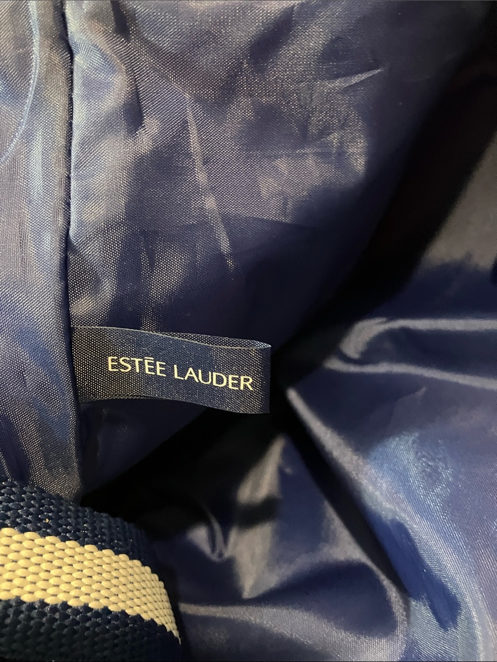 Estee Lauder Red Tote with Navy Rope Print and Navy-White Straps - Picture 4 of 11
